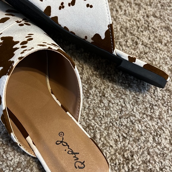 Cow print Flat Mules - Picture 6 of 7
